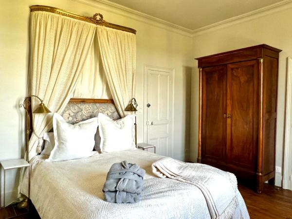 Maison Loire : photo 2 de la chambre chambre lit queen-size - vue sur jardin