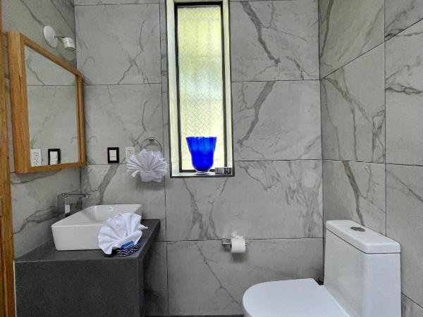 LARIMAR Gallery y Hotel Boutique : photo 10 de la chambre chambre lit king-size supérieure