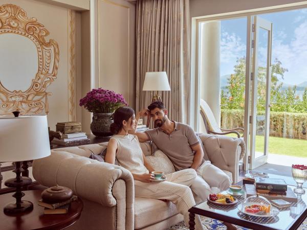 Raffles Udaipur : photo 1 de la chambre raffles manor suite with balcony - complimentary 01 bottle of house wine upon arrival, butler on call, 15% discount on food & soft beverage and spa, 4 pieces laundry once per stay