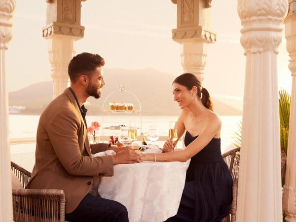 Raffles Udaipur : photo 2 de la chambre royal escape package- enjoy raffles spa treatment for 30 mins for 2 adults per stay, explore the exciting in-house activity, sunset cocktails 6pm-8pm,15% off on f&b and laundry