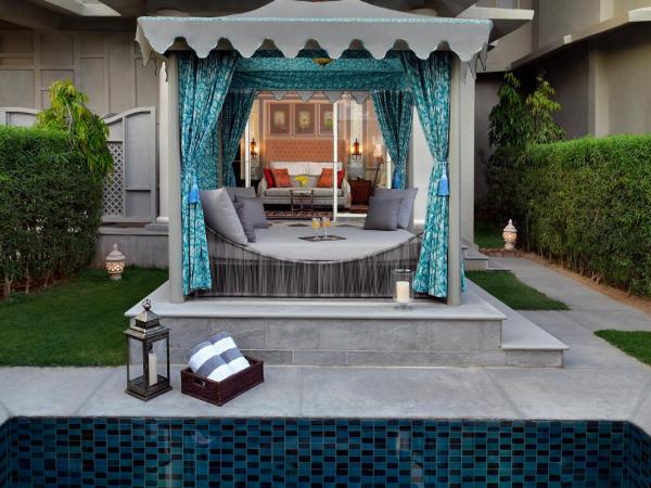 Raffles Udaipur : photo 3 de la chambre raffles oasis suite with plunge pool and cabana - complimentary 01 bottle of house wine upon arrival, butler on call, 15% discount on food & soft beverage and spa, 4 pieces laundry once per stay