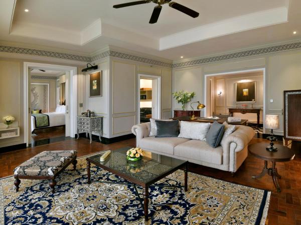 Raffles Udaipur : photo 2 de la chambre raffles manor suite with balcony - complimentary 01 bottle of house wine upon arrival, butler on call, 15% discount on food & soft beverage and spa, 4 pieces laundry once per stay