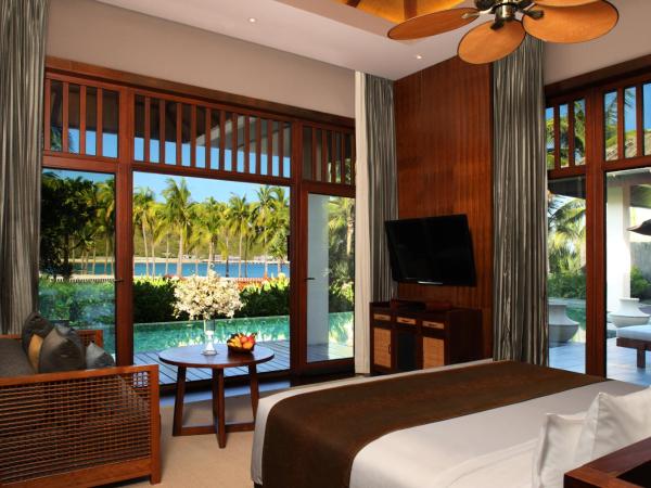 Sanya LUHUITOU Resort & Spa : photo 2 de la chambre two bedroom beachfront pool villa <welcome fruit +daily 4 pieces of free laundry service.(t-shirts only)>