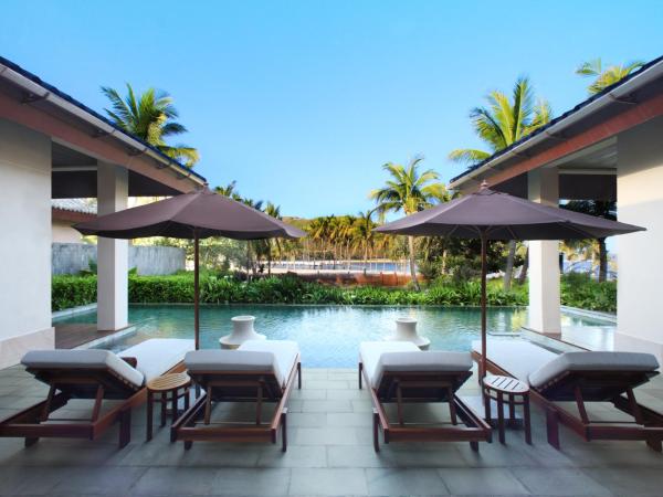 Sanya LUHUITOU Resort & Spa : photo 3 de la chambre two bedroom beachfront pool villa <welcome fruit +daily 4 pieces of free laundry service.(t-shirts only)>