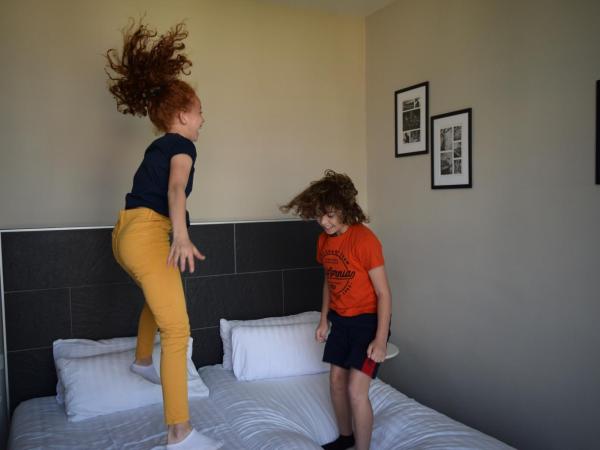 Hôtel Amirauté : photo 4 de la chambre chambre familiale avec balcon