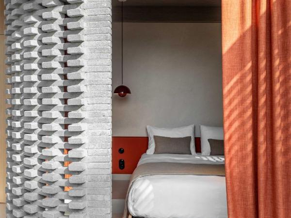 The Newel Psychiko : photo 8 de la chambre suite penthouse avec bain à remous privé