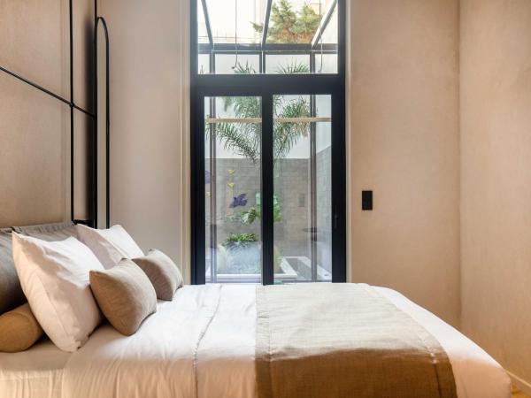 The Newel Psychiko : photo 3 de la chambre loft deluxe avec bain à remous privé