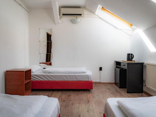 Equity Point Budapest : photo 4 de la chambre chambre triple
