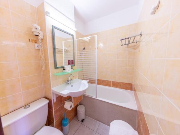 Hotel Hélios : photo 7 de la chambre chambre double - piscine chauffée et parking gratuit