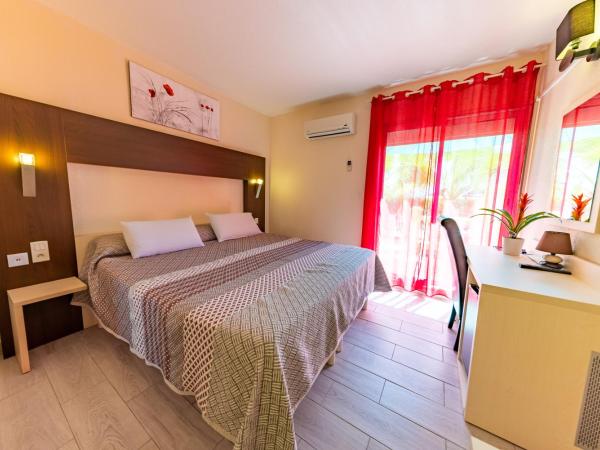 Hotel Hélios : photo 4 de la chambre chambre double exclusive avec terrasse - piscine chauffée et parking gratuit