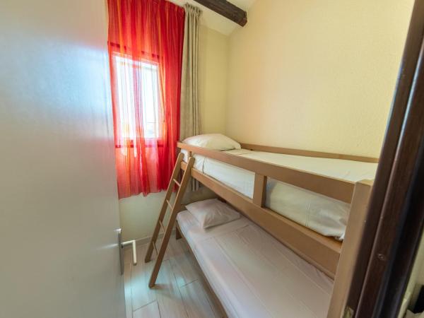 Hotel Hélios : photo 4 de la chambre chambre familiale (2 adultes + 2 enfants) - piscine chauffée et parking gratuit