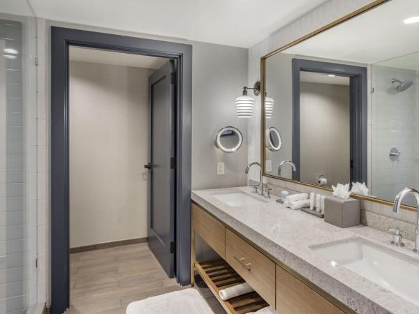 Omni Hotel at the Battery Atlanta : photo 4 de la chambre suite with balcony - 1 king bed