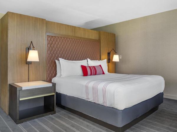 Omni Hotel at the Battery Atlanta : photo 5 de la chambre suite with balcony - 1 king bed