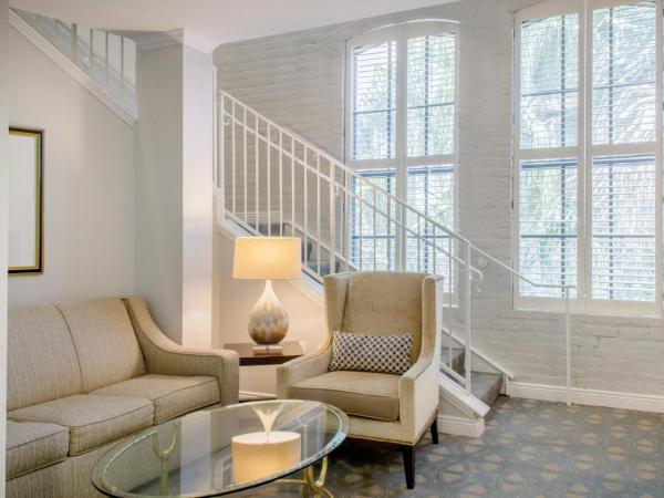 Omni Riverfront New Orleans : photo 3 de la chambre suite loft hospitalité avec lit king-size