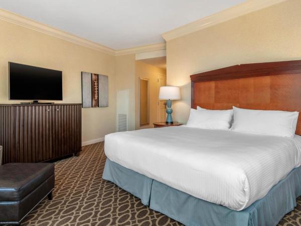 Omni Atlanta Hotel at Centennial Park : photo 1 de la chambre 	 premier executive room park view - 1 king bed