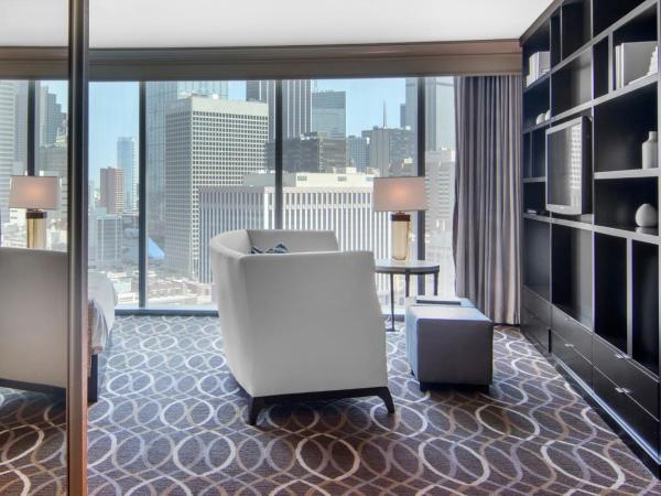 Omni Dallas Hotel : photo 4 de la chambre chambre lit king-size exécutive premier