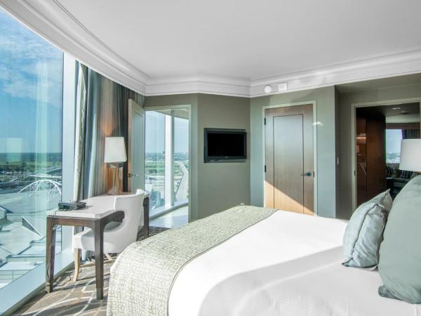 Omni Dallas Hotel : photo 4 de la chambre suite lit king-size d'angle de luxe