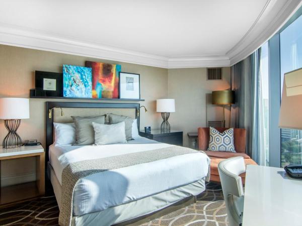 Omni Dallas Hotel : photo 5 de la chambre suite lit king-size d'angle de luxe