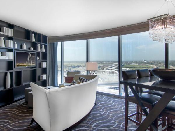 Omni Dallas Hotel : photo 10 de la chambre suite lit king-size d'angle de luxe