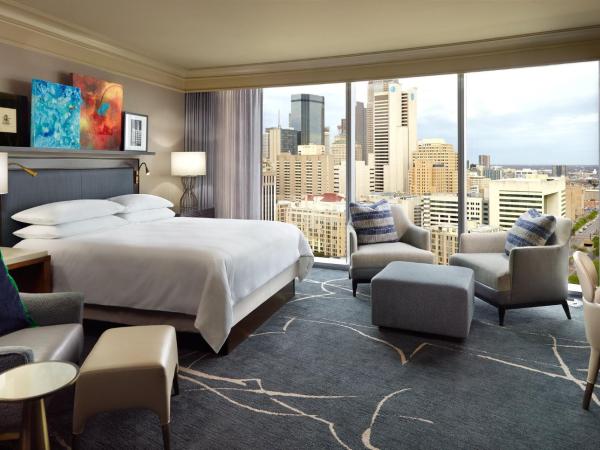 Omni Dallas Hotel : photo 5 de la chambre chambre lit king-size premier