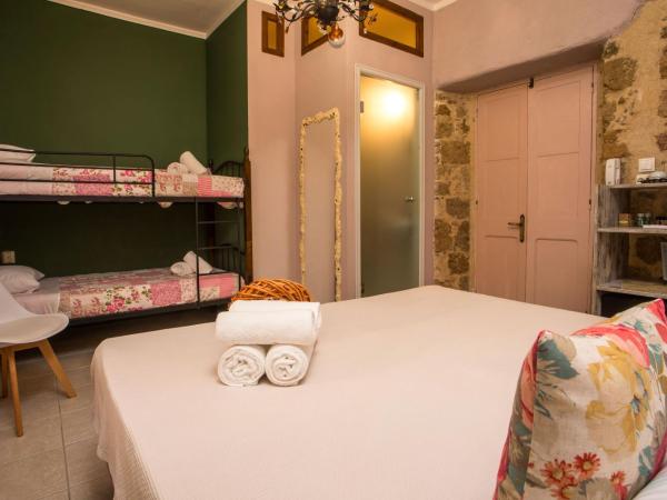 Attiki Hotel : photo 1 de la chambre chambre familiale