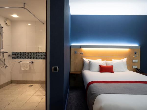 Holiday Inn Express Paris-Canal De La Villette, an IHG Hotel : photo 2 de la chambre chambre double - accessible aux personnes à mobilité réduite 