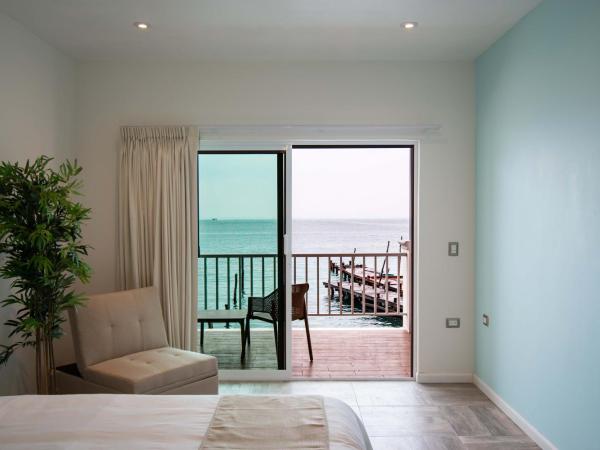 Bartolome Oceanfront Suites : photo 7 de la chambre chambre double deluxe avec balcon