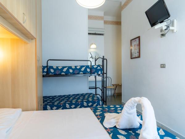 Hotel Milanese : photo 10 de la chambre chambre quadruple - vue sur mer