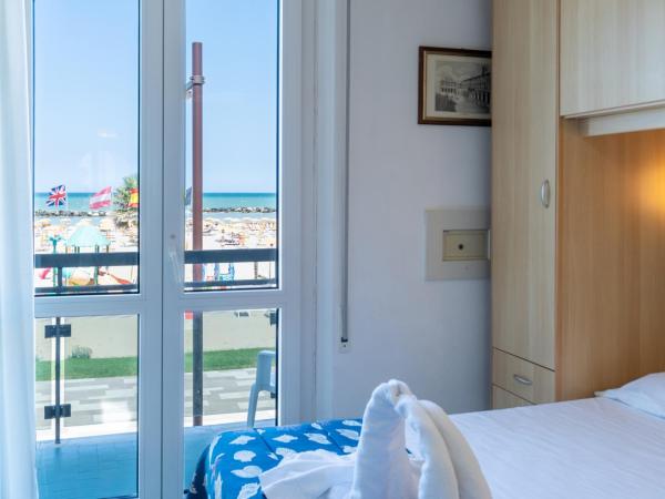 Hotel Milanese : photo 9 de la chambre chambre quadruple - vue sur mer