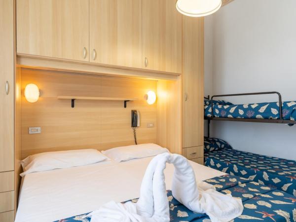 Hotel Milanese : photo 8 de la chambre chambre quadruple - vue sur mer