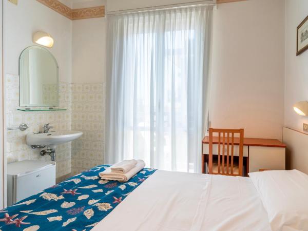 Hotel Milanese : photo 6 de la chambre chambre quintuple - vue latérale sur mer