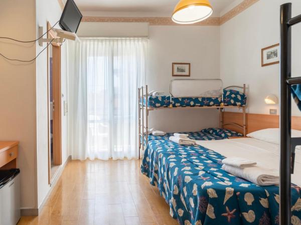 Hotel Milanese : photo 7 de la chambre chambre sextuple - vue latérale sur mer