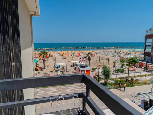 Hotel Milanese : photo 2 de la chambre chambre sextuple - vue latérale sur mer