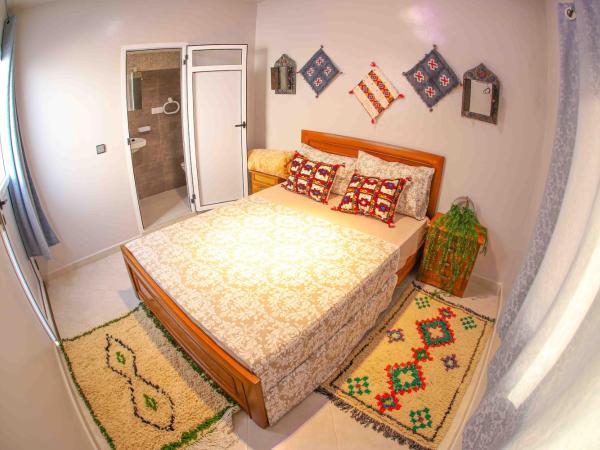 The Rina Hostel : photo 7 de la chambre chambre double avec salle de bains privative