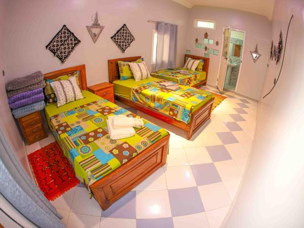 The Rina Hostel : photo 4 de la chambre chambre triple avec salle de bains privative