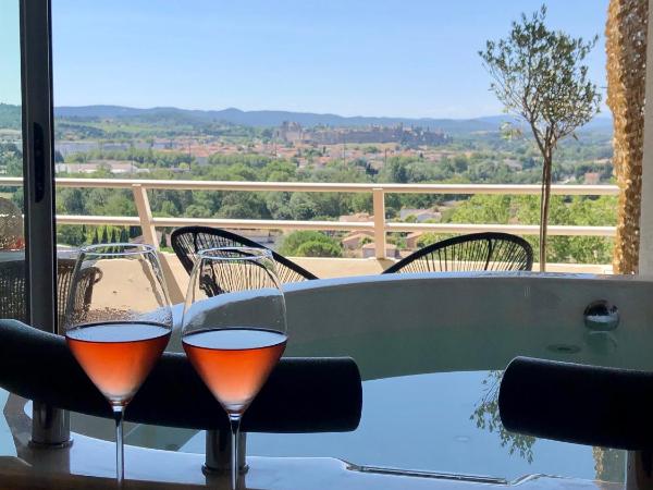 Panorama Suite & Spa : photo 1 de la chambre chambre lit queen-size avec baignoire spa