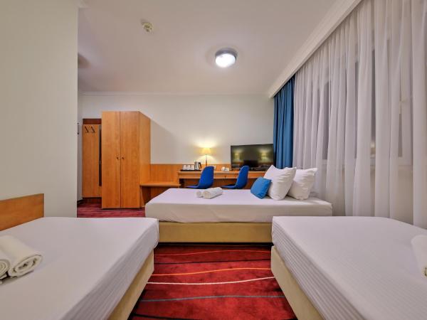 Best Western Hotel Portos : photo 1 de la chambre luxury triple room with three single beds - high floor