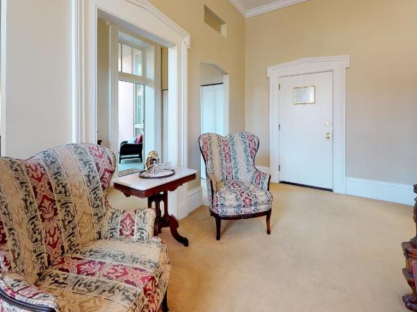 The Presidents' Quarters Inn : photo 6 de la chambre suite lit king-size avec balcon