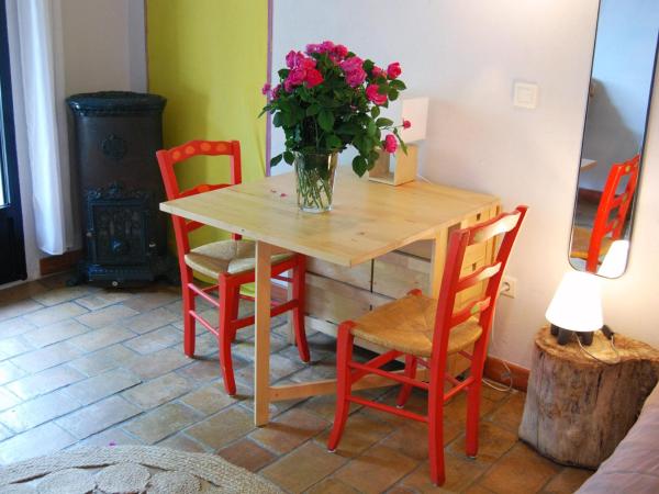 Les Volets Bleus Provence : photo 8 de la chambre studio avec terrasse