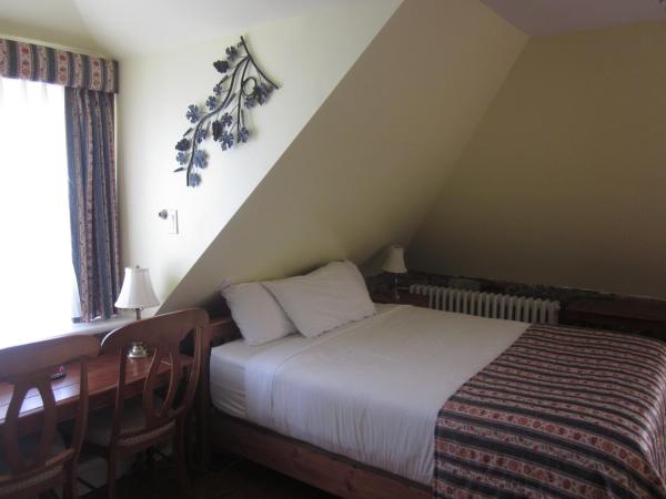 Hôtel Manoir de l'Esplanade : photo 3 de la chambre chambre deluxe avec 2 lits queen-size