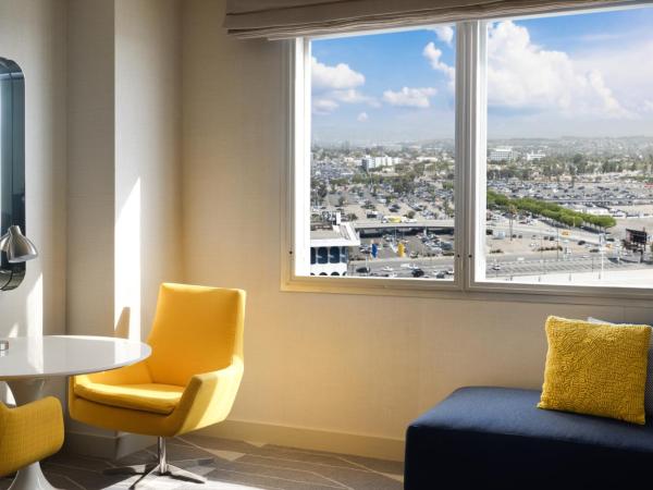 Hyatt Regency Los Angeles International Airport : photo 4 de la chambre suite 1 chambre lit king-size