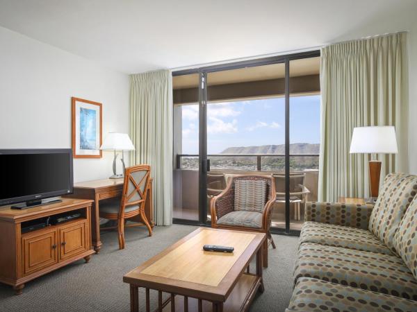 Aston Waikiki Sunset : photo 3 de la chambre suite 2 chambres avec vue partielle sur l'océan