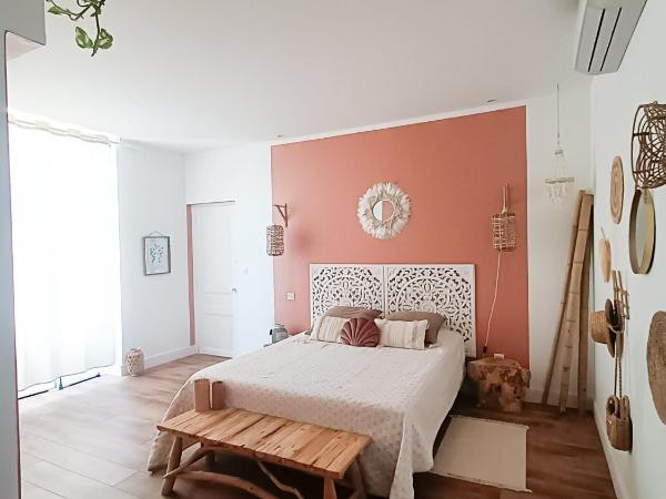 Chambres d'hotes - Le Magnolia : photo 5 de la chambre chambre lit queen-size avec balcon
