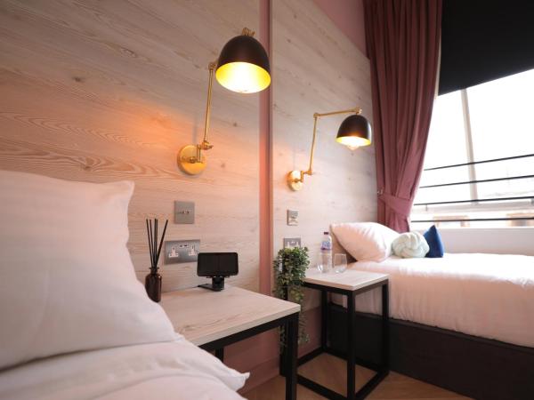 Revolver : photo 4 de la chambre double & single bed - shared facilities