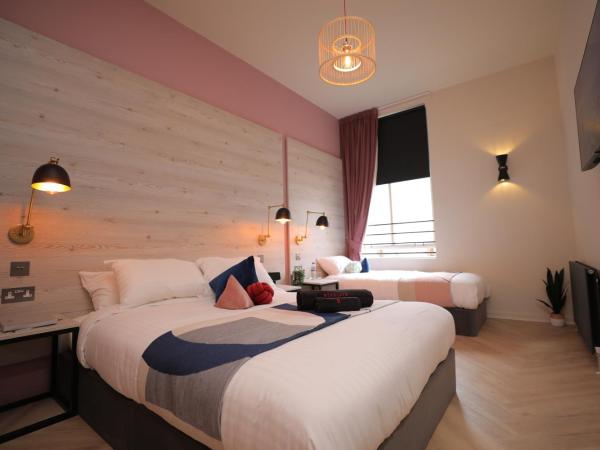 Revolver : photo 3 de la chambre double & single bed - shared facilities