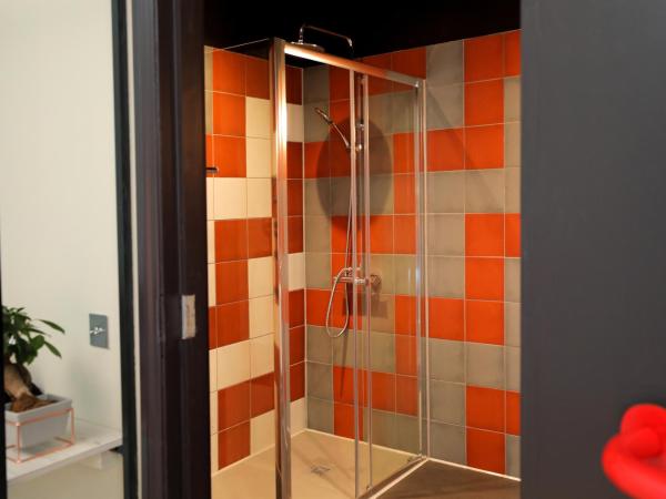 Revolver : photo 4 de la chambre king bed - private ensuite facilities