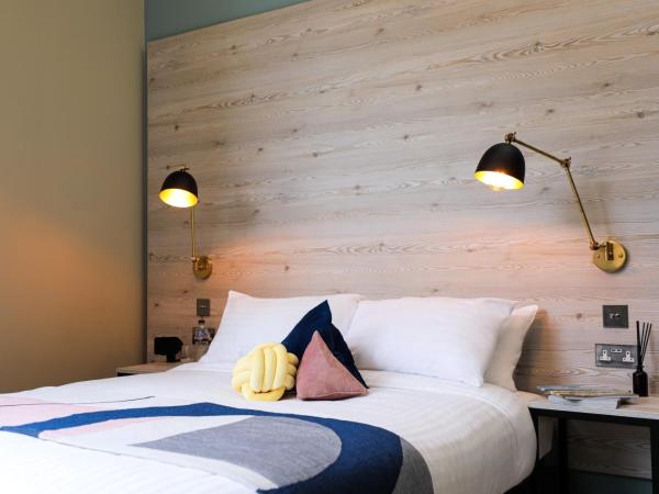 Revolver : photo 7 de la chambre king size bed - shared facilities