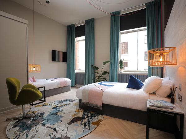 Revolver : photo 5 de la chambre double & single bed - shared facilities