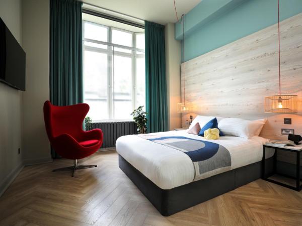 Revolver : photo 6 de la chambre king bed - private ensuite facilities