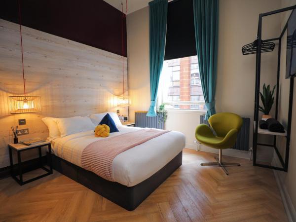 Revolver : photo 1 de la chambre double bed - private ensuite facilities 